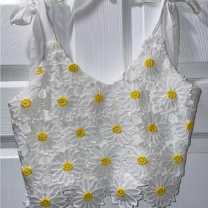 Altar’d State Floral  White and Yellow Daisy Women's Top